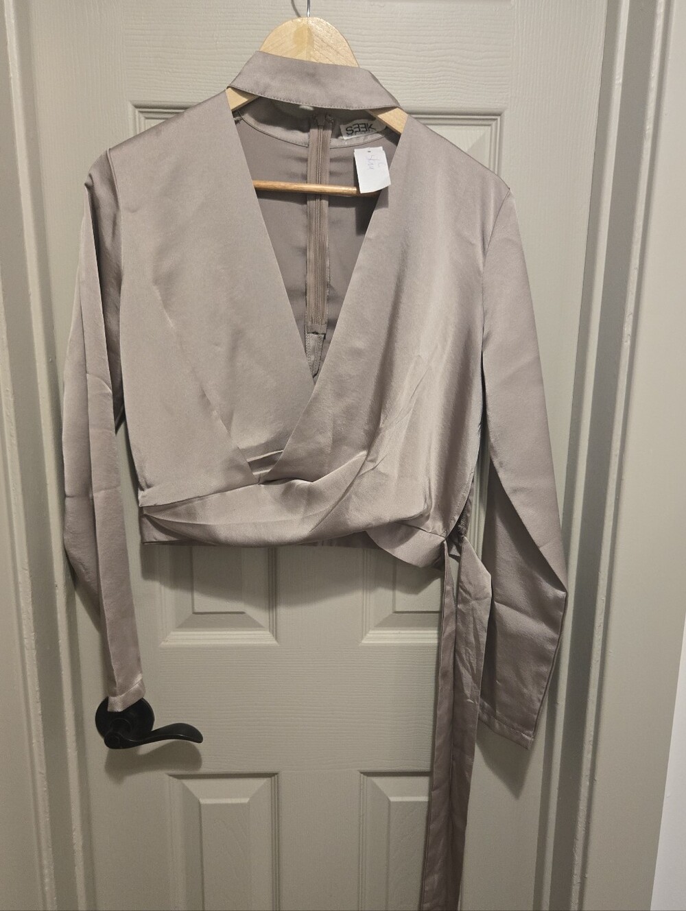 Seek the Label Satin Taupe Long Sleeve Choker Wrap Top sz Medium